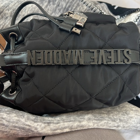 Steve Madden Bucket Bag Super Cute and Versatile! - Picture 11 of 12